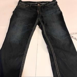 Silver Suki Dark Denim Capris SZ- 16